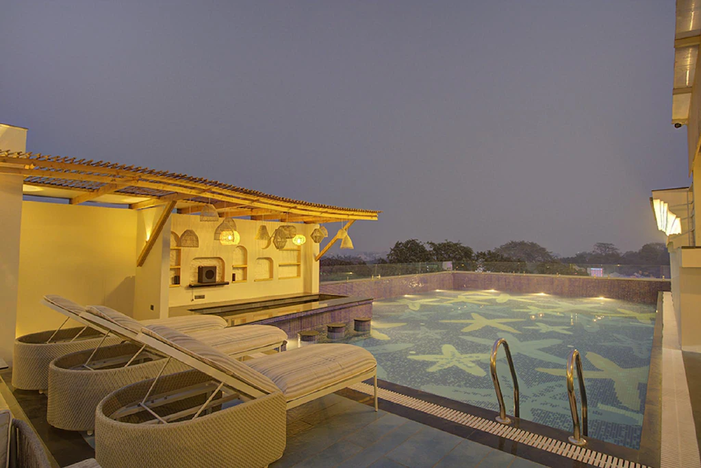 Cygnett-Collection-KK-Hotel-swimming-pool