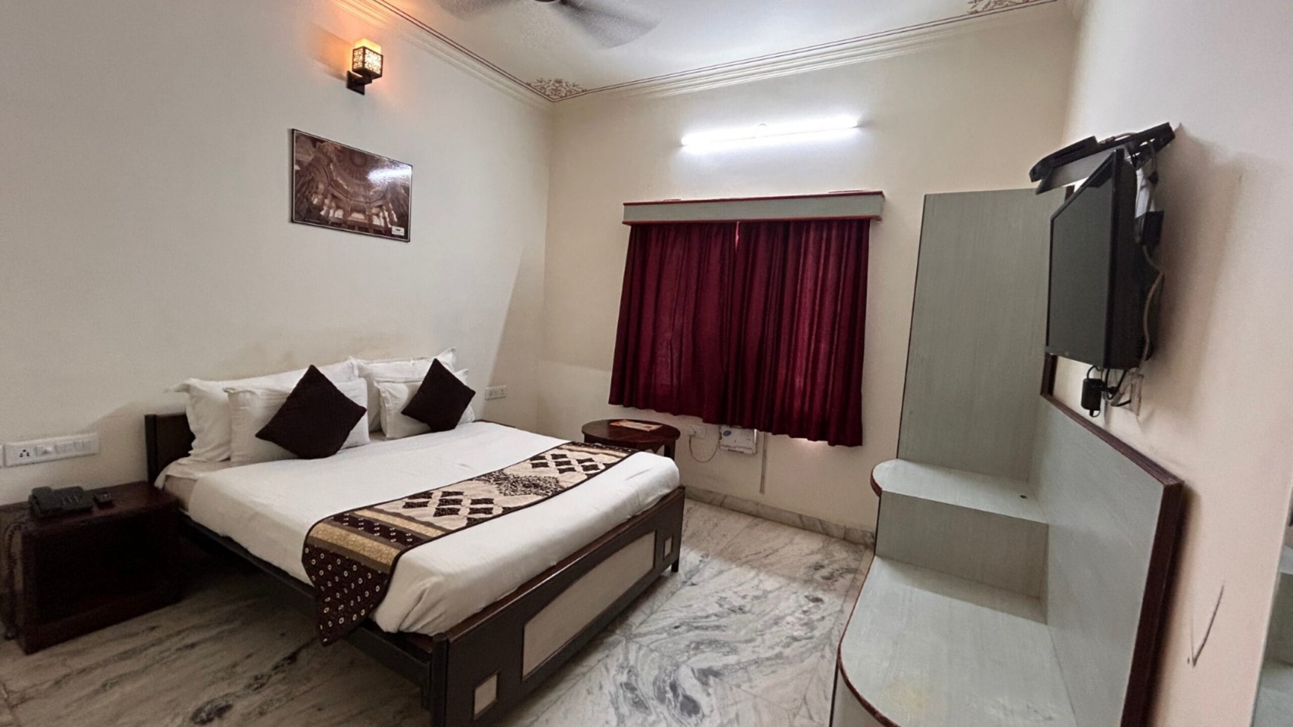 Hotel Laxmi Niwas deluxe room