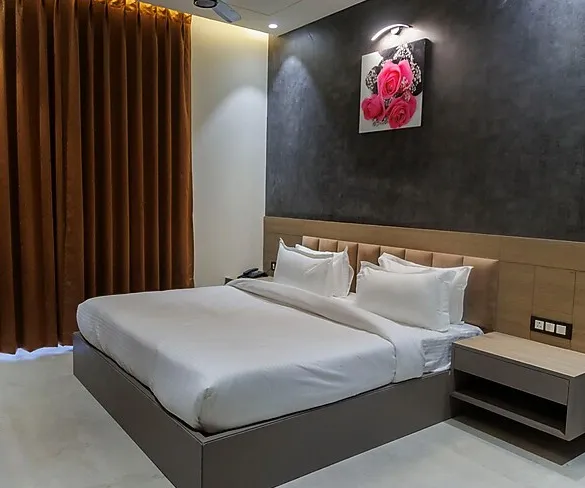 Suite room at Hotel Aryavilas Mathura with separate seating space and refined interior design