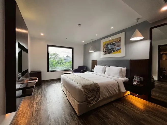 Deluxe room at Howard Johnson by Wyndham, Kolkata Airport featuring spacious layout and work desk