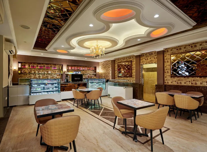 Restaurant at Royal Kingdom Resort Pilibhit Pilibhit with arranged dining tables and indoor lighting