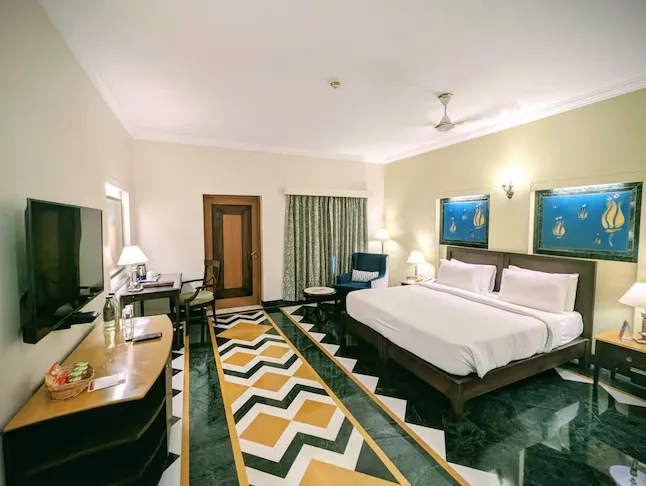 Super Deluxe Room, Private Sitting Area, Garden and City Views ( All meals )