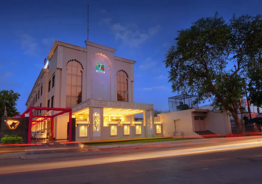 Wingston-A-TreeHouse-Hotel-Barsana-facade