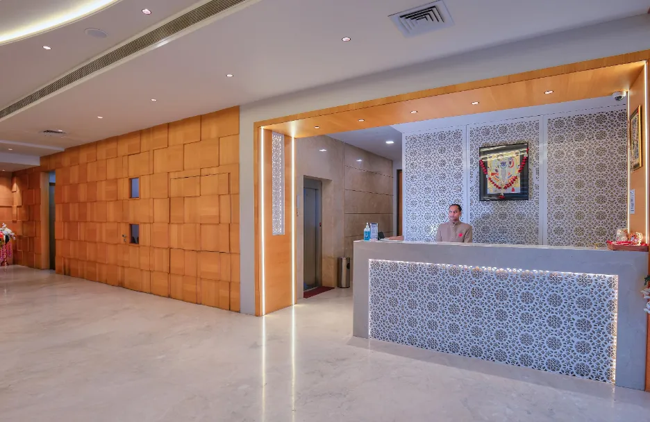 Wingston-A-TreeHouse-Hotel-Barsana-reception