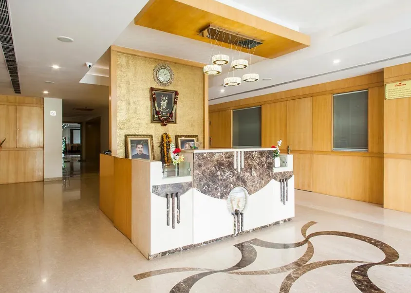 Wingston-A-TreeHouse-Hotel-Goverdhan-reception