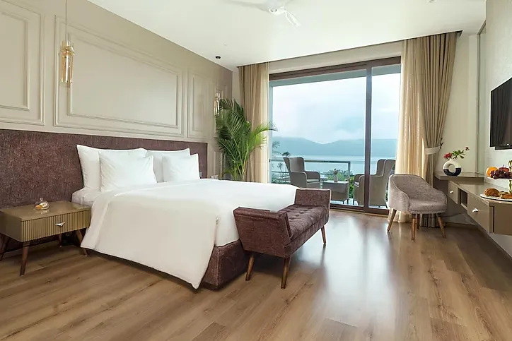 Lake View Room with Private Garden