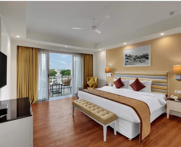 Amanora-The-Fern-Pune-winter-green-premiumroom-kingbed