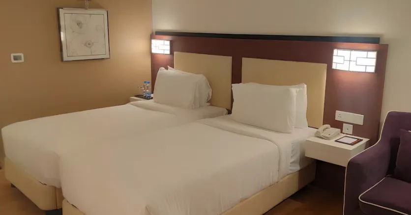 Manjeera-Sarovar-Premiere-Hotel-Rajamundhr-executive-twin-bed
