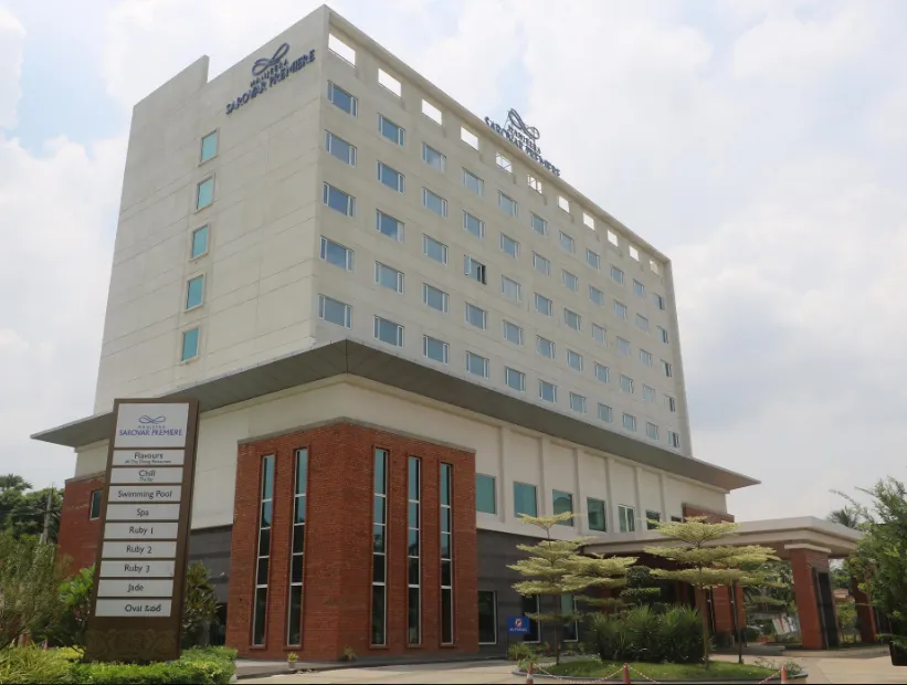 Manjeera-Sarovar-Premiere-Hotel-Rajamundhr-facade
