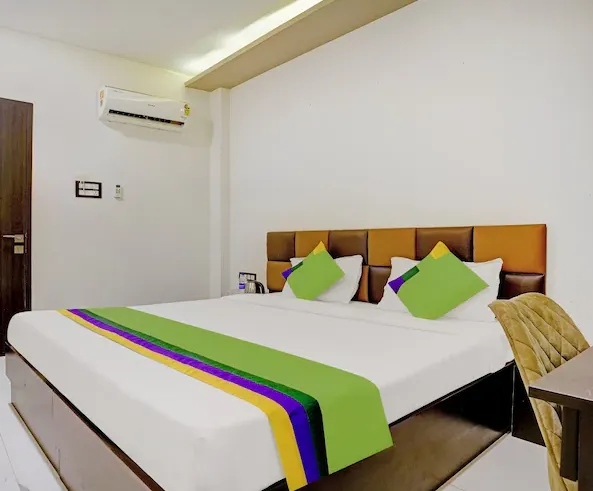 Prime-Grand-Hotel-Andheri-super-deluxe-room