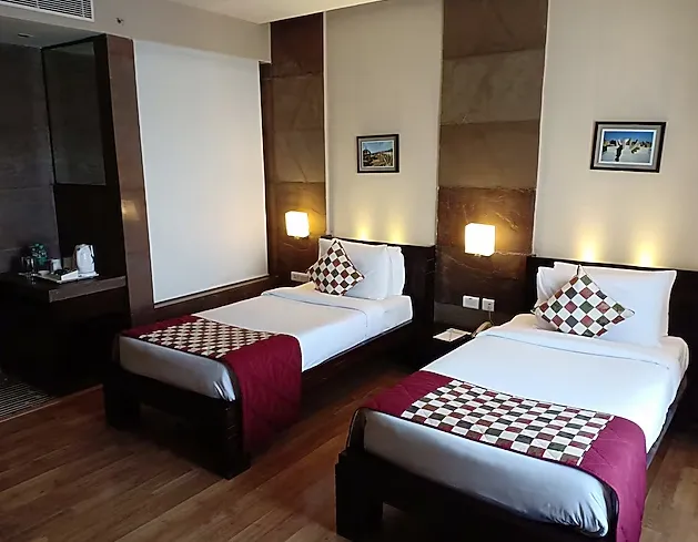 Ramada-by-Wyndham-Ajmer-2twinbeds-deluxeroom-smoking
