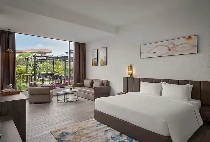 The-Fern-Heaven-on-The-Hills-fern-classic-kingbed