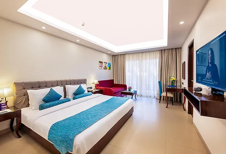Golden-Tulip-Grand-View-Resort-Candolim-superior-room-kingbed