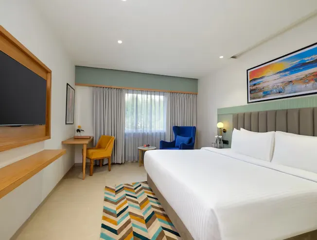 Hotel-Tulip-Inn-Bhopal-deluxe-room-doublebed