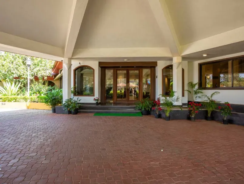 The-Fern-Kesarval-Hotel-&-Spa-Verna-entrance