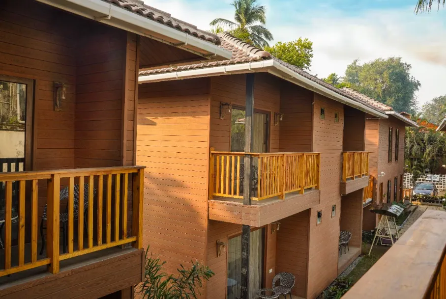 TreeHouse-MARS-Beach-Cottages-entrance