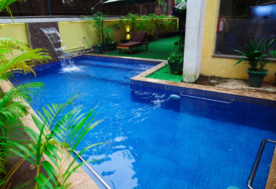 Trevon-Hotels-ResortsGoa-Candolim-swimmingpool