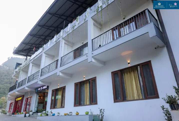 The-9-Oaks-Mussoorie-facade