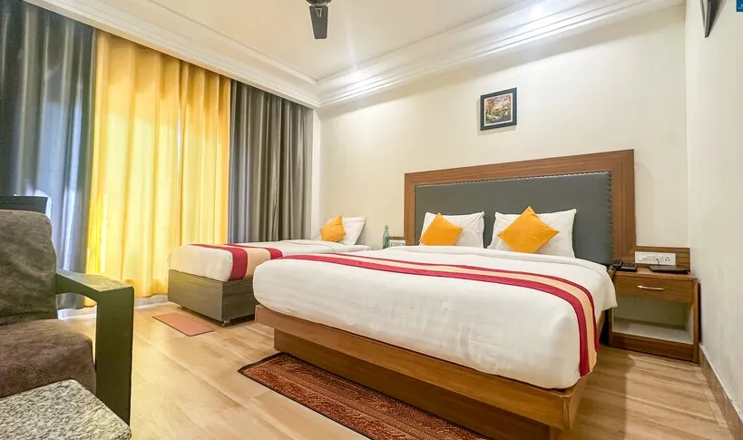 The-9-Oaks-Mussoorie-family-suite-with-balcony
